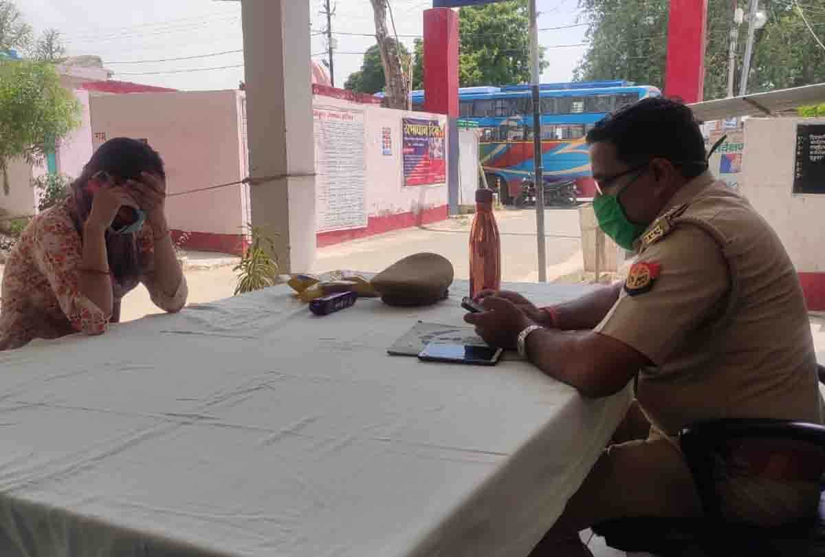 Female police constable hanged in auraiya, died due to suffocation