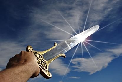 Maharashtra :  Woman among five held for terrorising people by wielding sharp weapons in wee hours