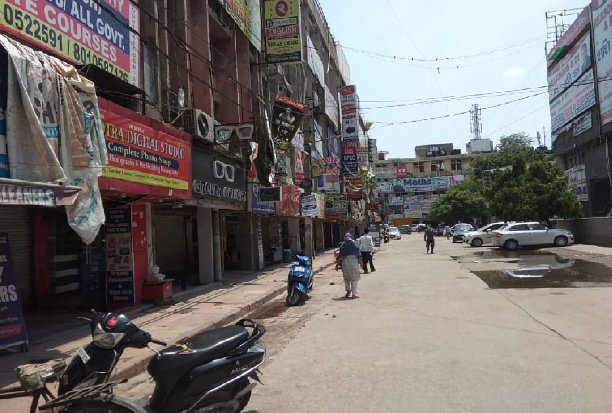 Youth preparing for competitive examinations in Mukherjee Nagar of delhi left for home