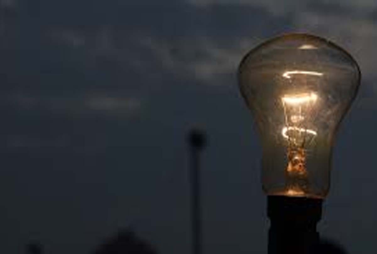 Villagers angry due to lack of electricity for six days in mahoba