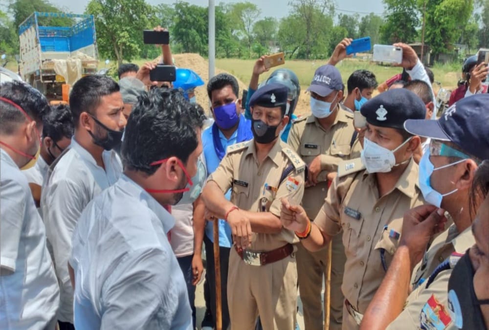 Unlock -1 in uttarakhand : Bhim Army Chief Chandrashekhar Arrives haridwar without Pass, Party Workers Ruckus with police