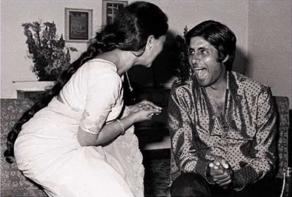 Jaya bachcan reached don temple for Amitabh Bachchan coolie painful accident happened with Big B