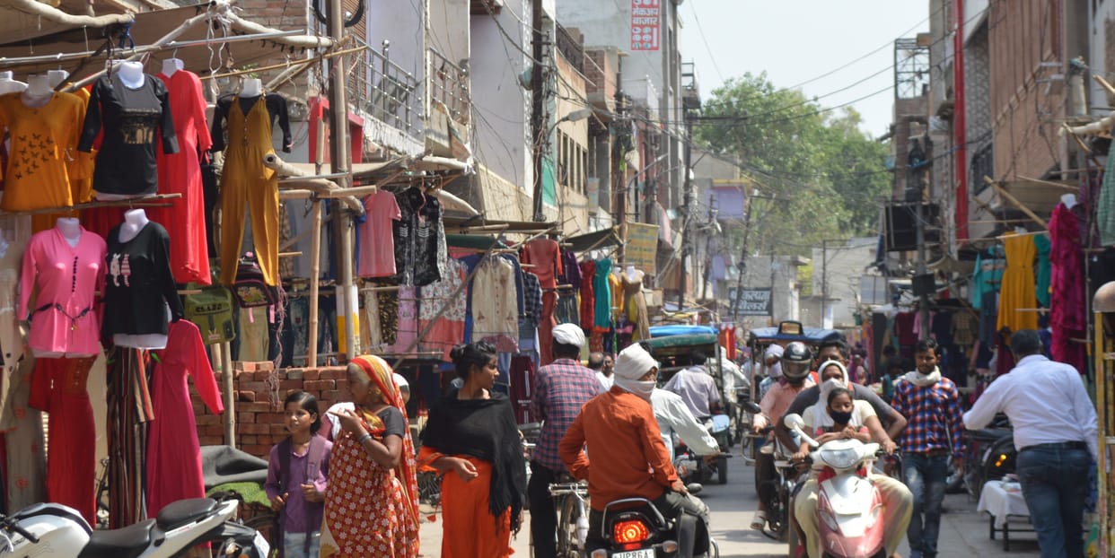 Hathras: There was a lot of vehicular traffic on the streets, crowds thronged the markets