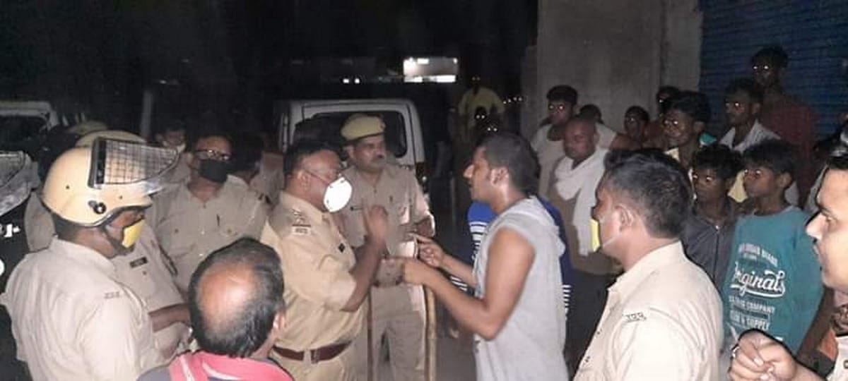 clash between two sides on moletstation in chakia chandaulu up