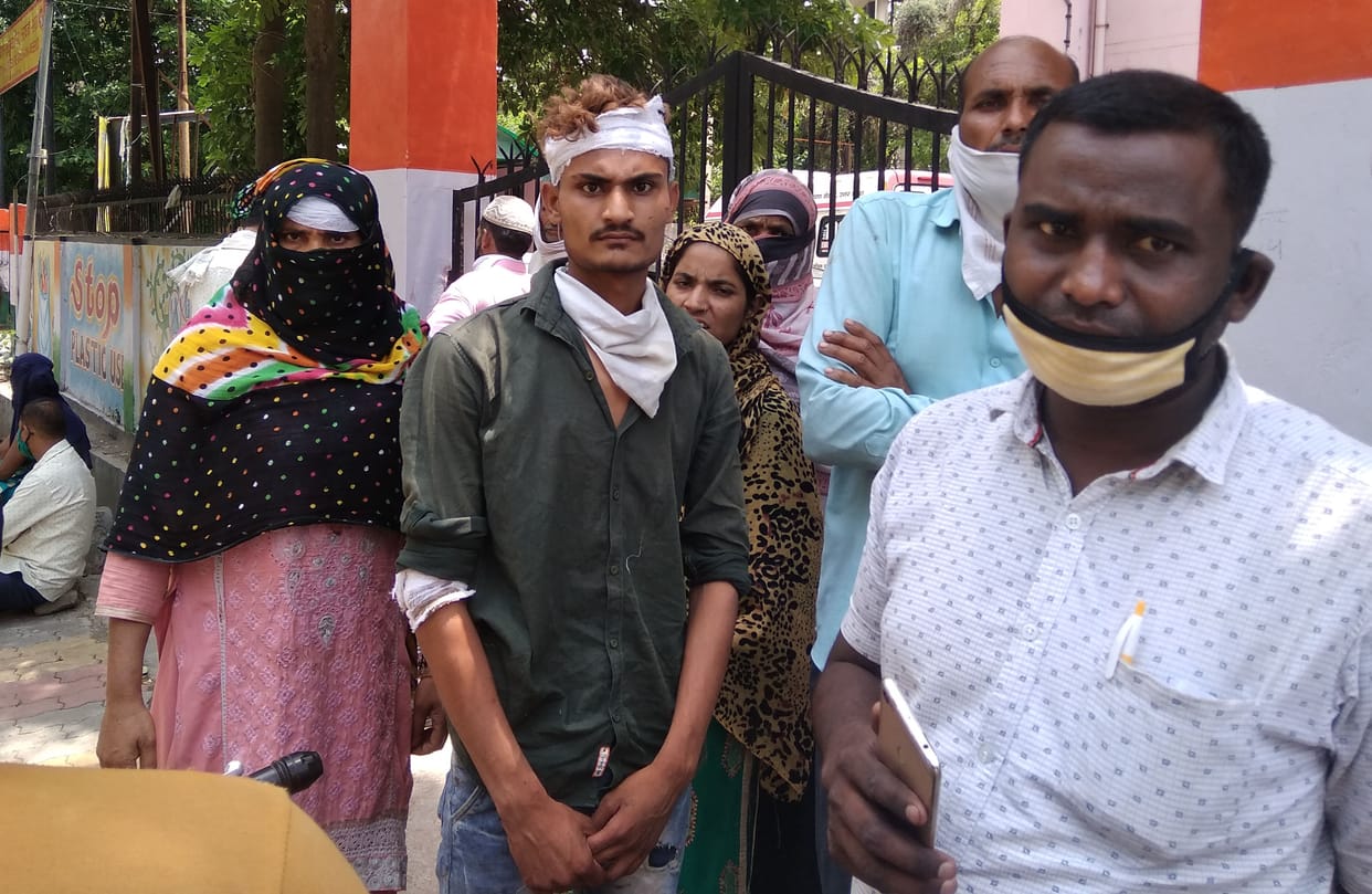 fighting by sharp arms due to doubt of mobile stolen, six injured with woman