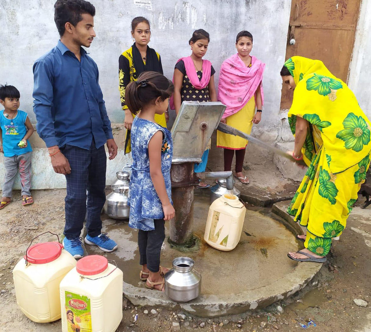 pipe line broken, people yearn for water