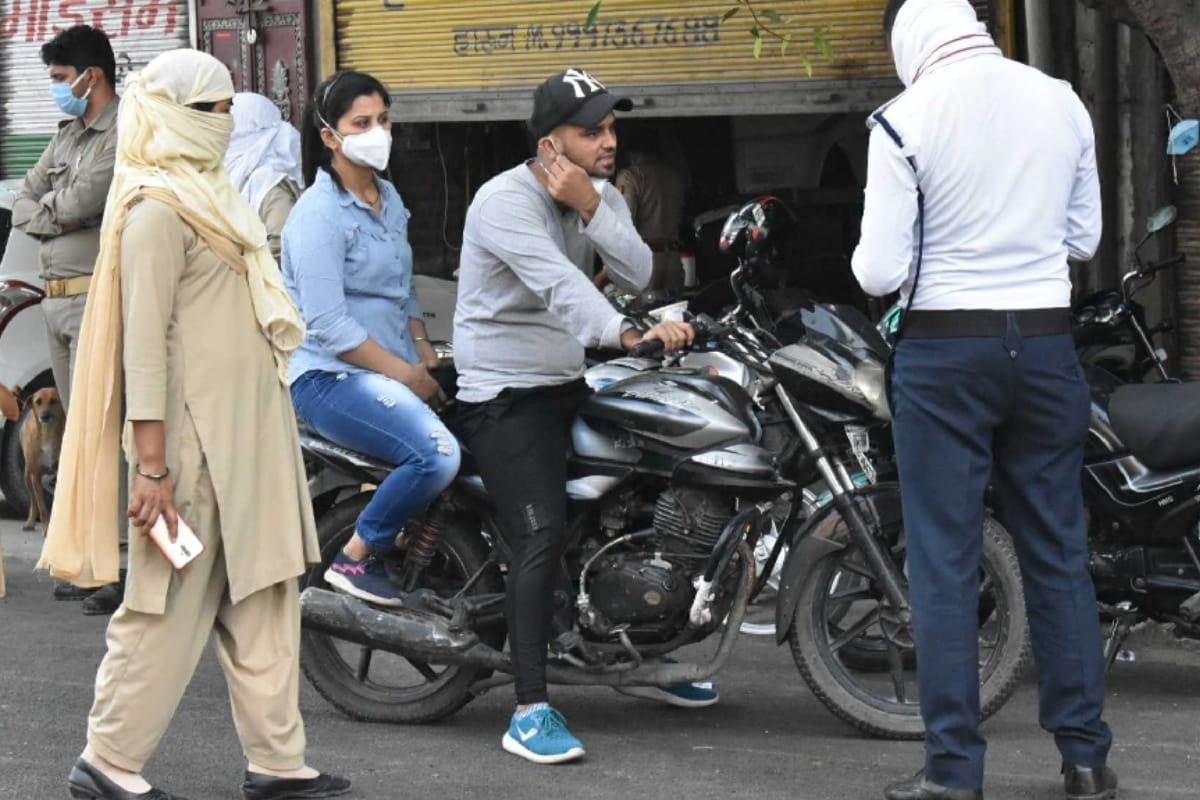 Lockdown in Meerut: Police imposed Section  for breaking all rules while deducting e-challan