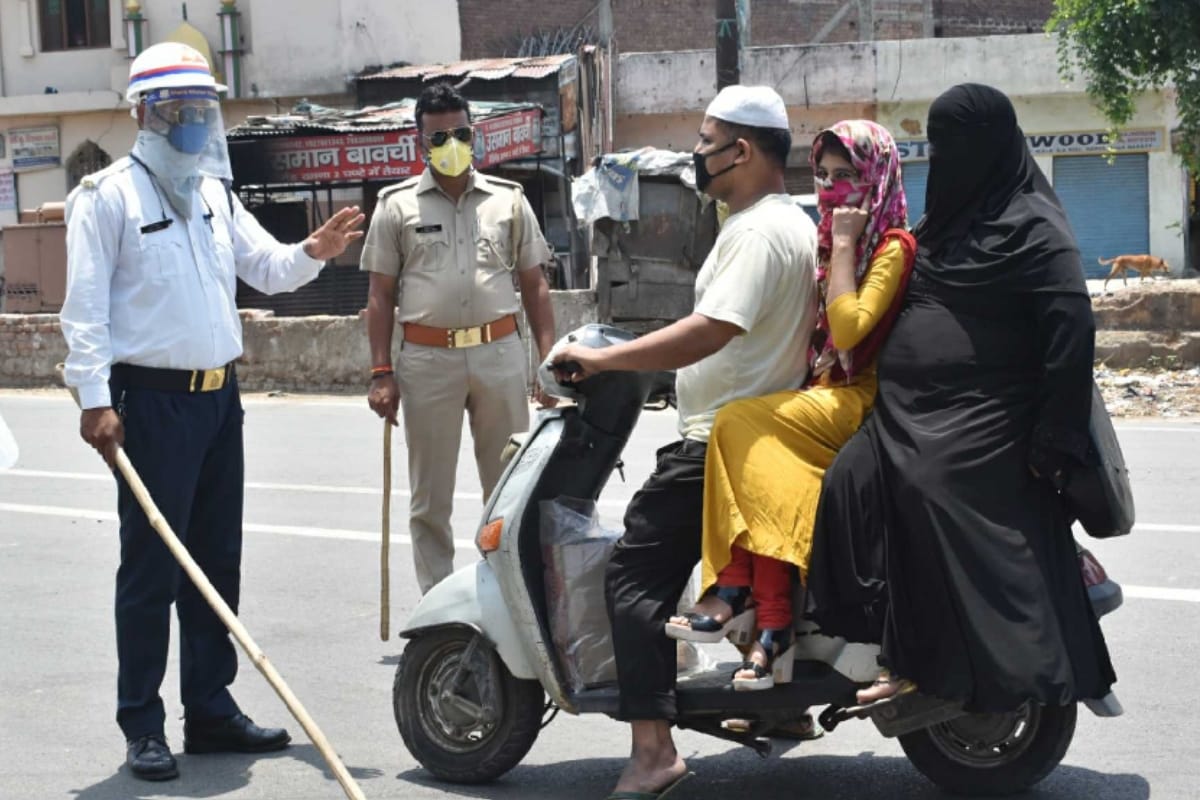 Lockdown in Meerut: Police imposed Section  for breaking all rules while deducting e-challan