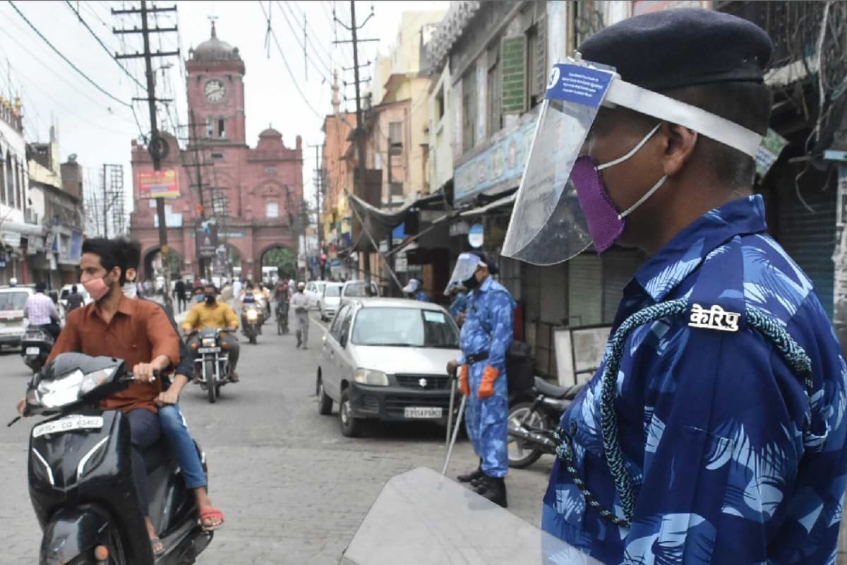Lockdown in Meerut: Police imposed Section  for breaking all rules while deducting e-challan