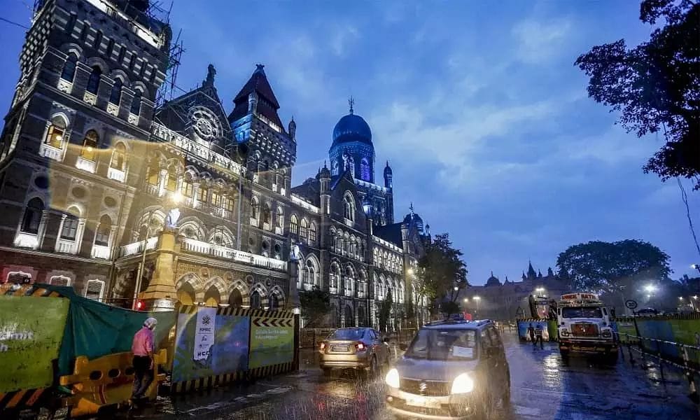 Cyclone in Mumbai News in Hindi: Administration alert in Mumbai due to hurricane nature, patients removed from Covid Hospital