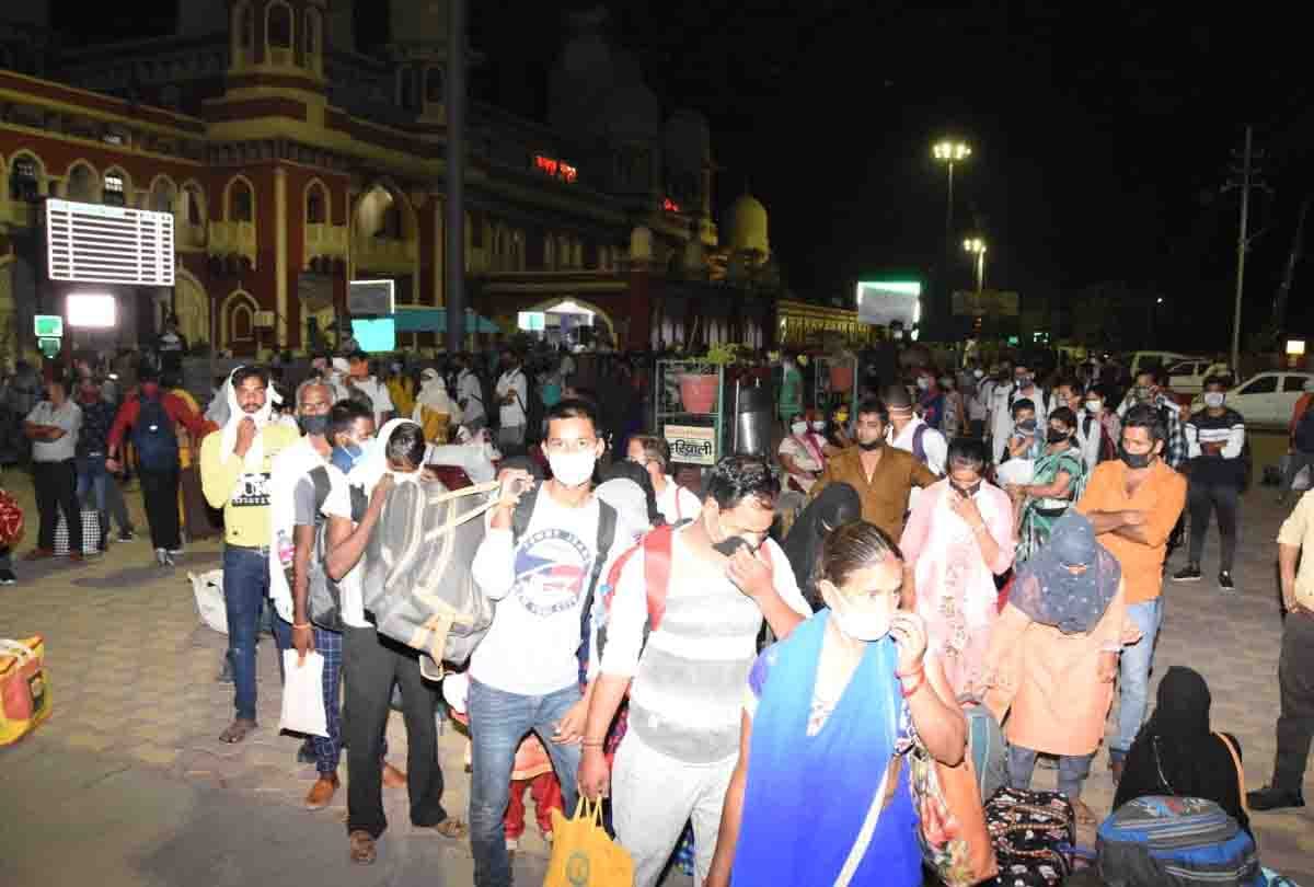 Second day Shram Shakti Express remained the main train of Kanpur Central station