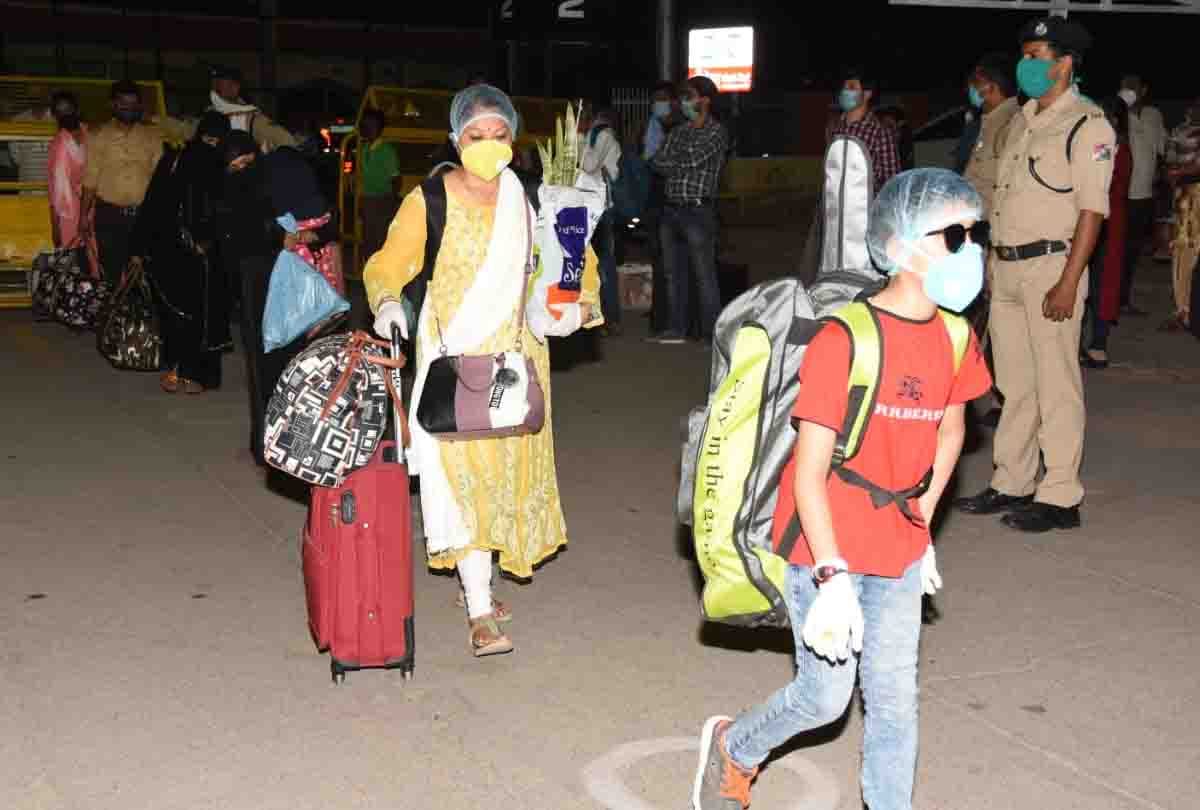Second day Shram Shakti Express remained the main train of Kanpur Central station