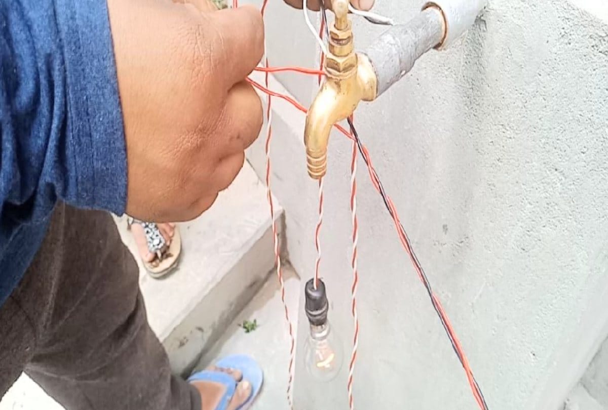 The current suddenly ran in the water tap, people lit the bulb by connecting wires