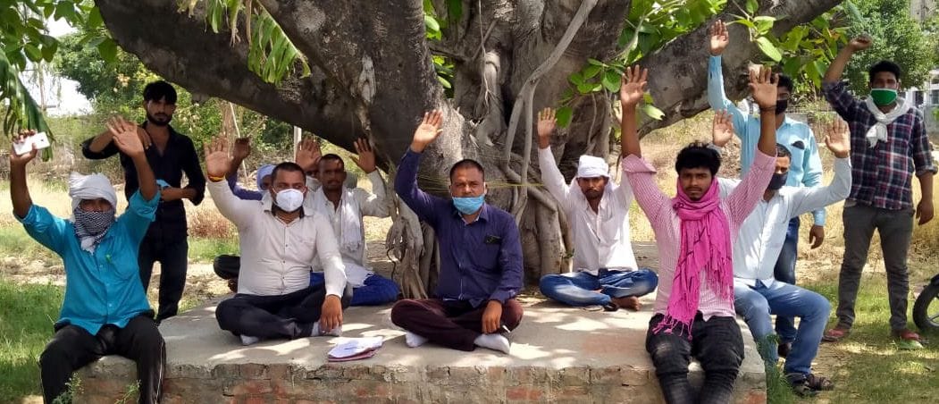 bijalee sankat: kisaanon ne upakendr par kiya pradarshan