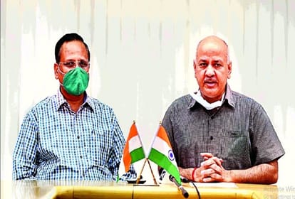 सत्येंद्र जैन (बाएं) और मनीष सिसोदिया (दाएं)