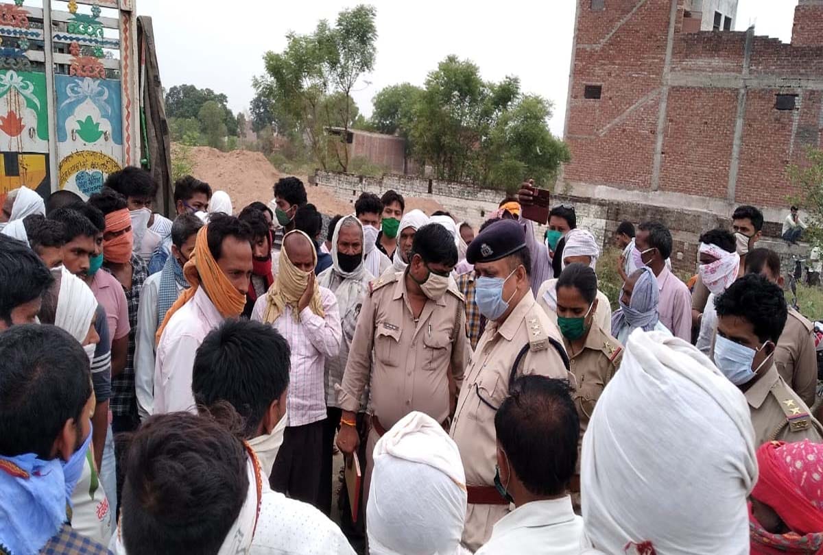 Road accident in auraiya, one died and three injured