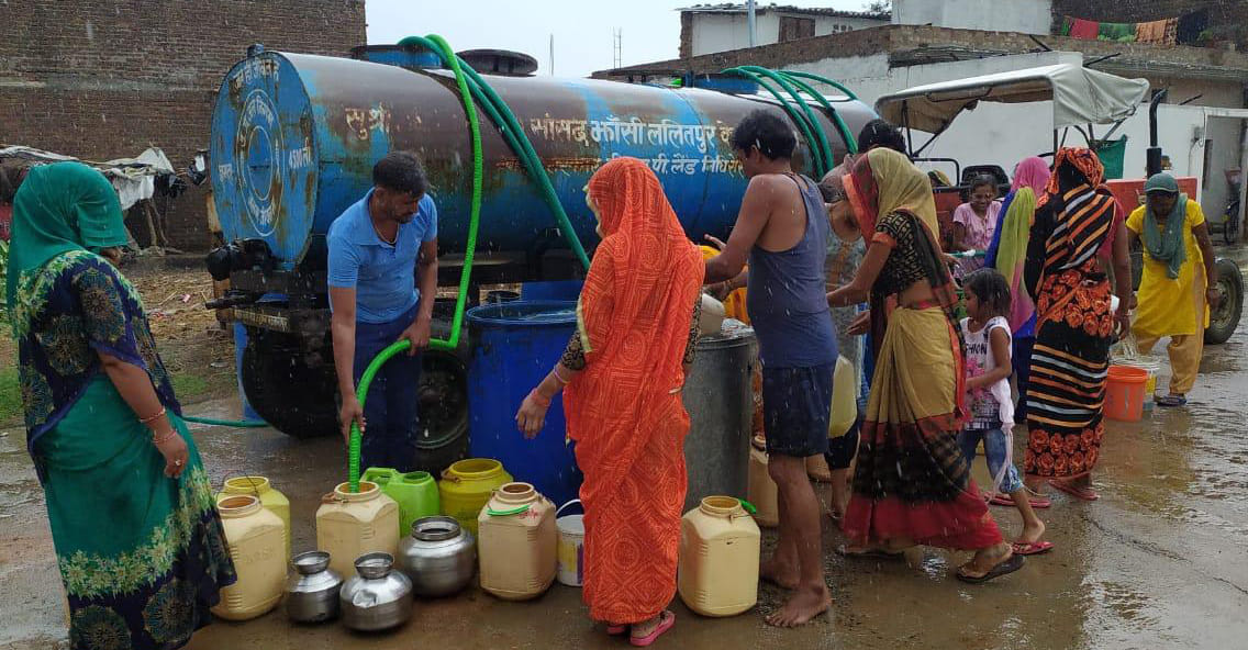 water crisis in nahru nager continue to second day