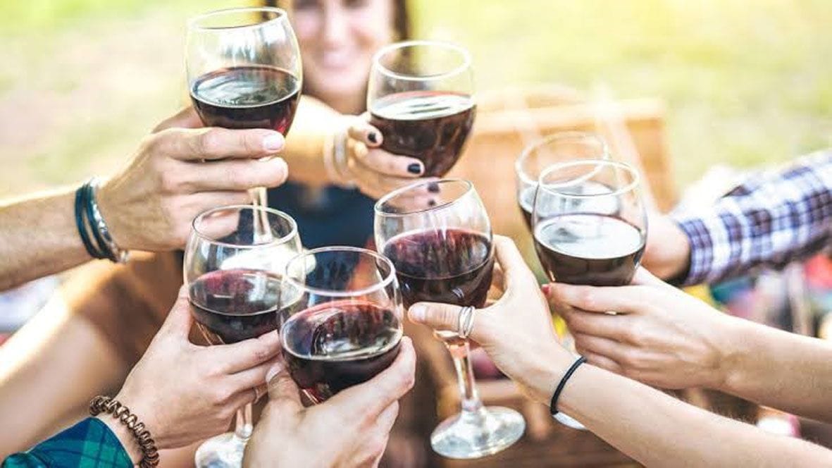 Aligarh people drunk alcohol of 59 crore rupees in a month