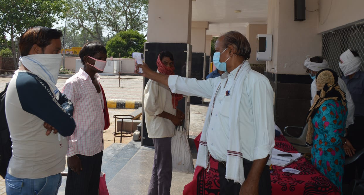 Hathras: Allegations of health department to file a report in the name of screening