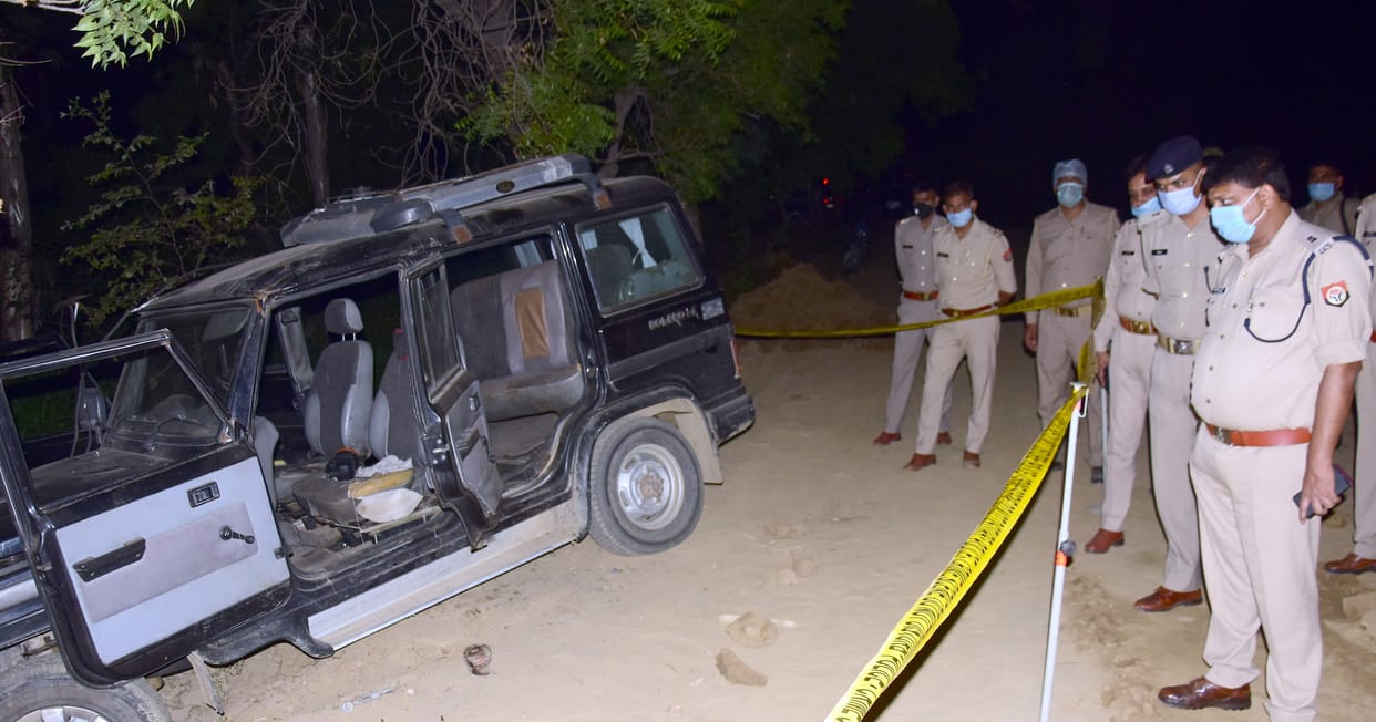 two injured in encounter in sambhal
