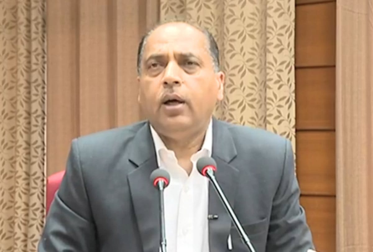 cm jairam thakur directions to officers to complete pending work with in fifteen days