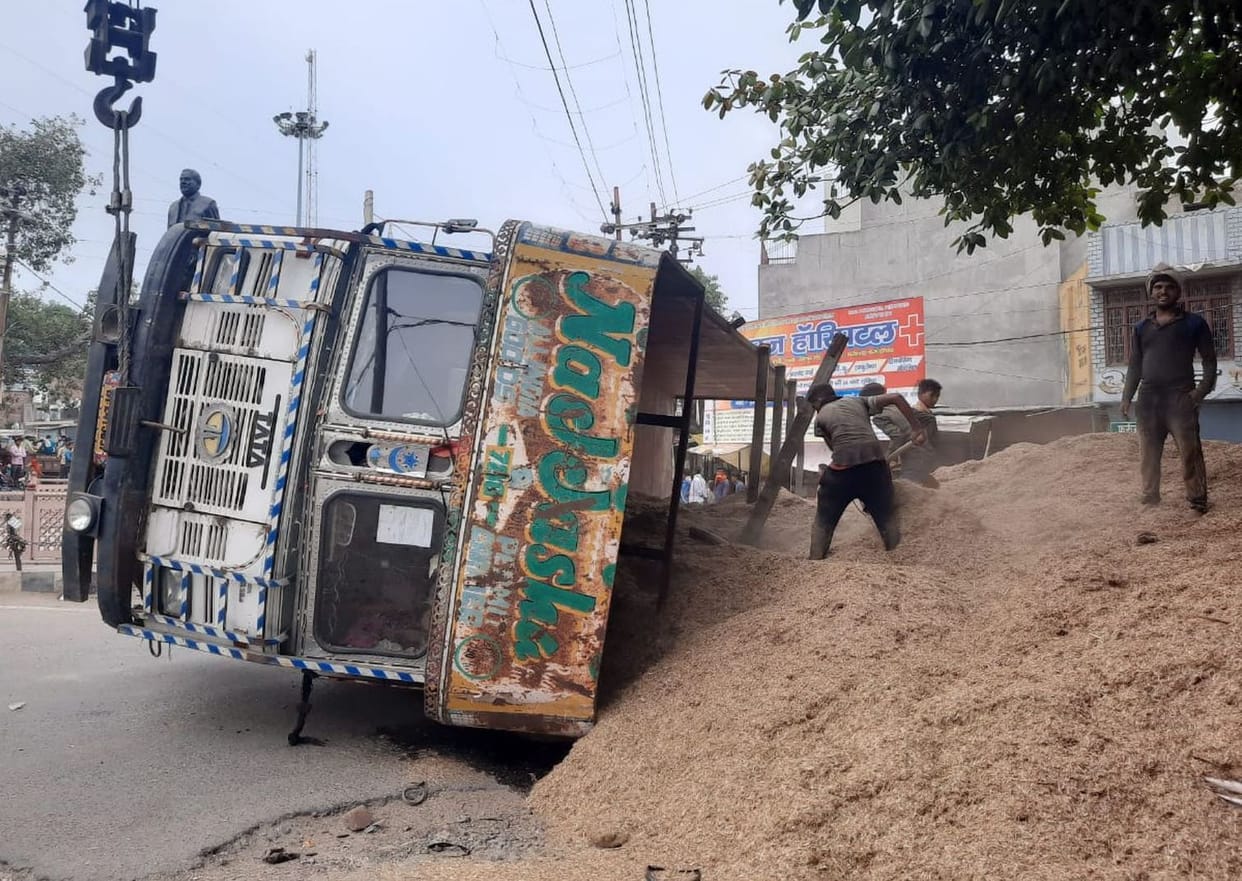 traffic jam in farrukhabad