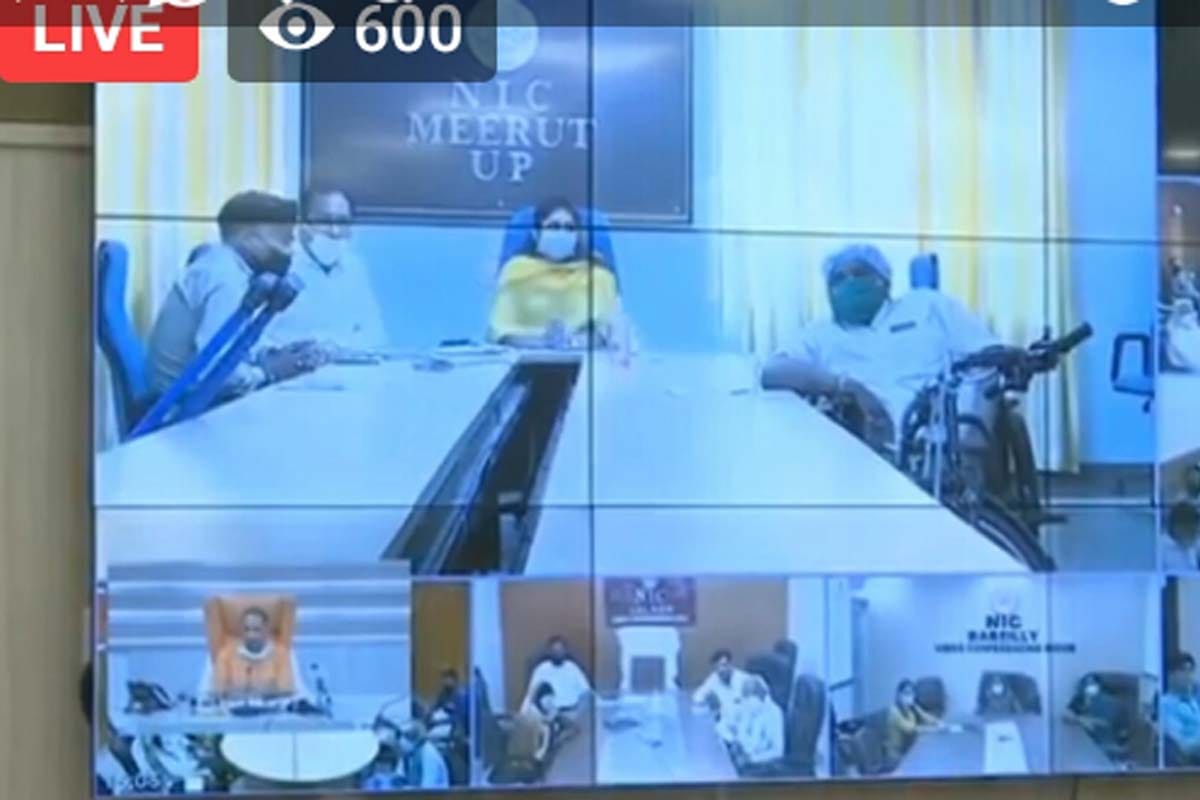 CM yogi Adityanath talks to the Divyang beneficiaries of Meerut, asked- You got Troy Cycle and Ration