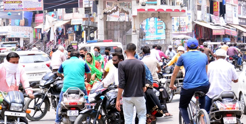 Crowd in markets, social distancing is not followed