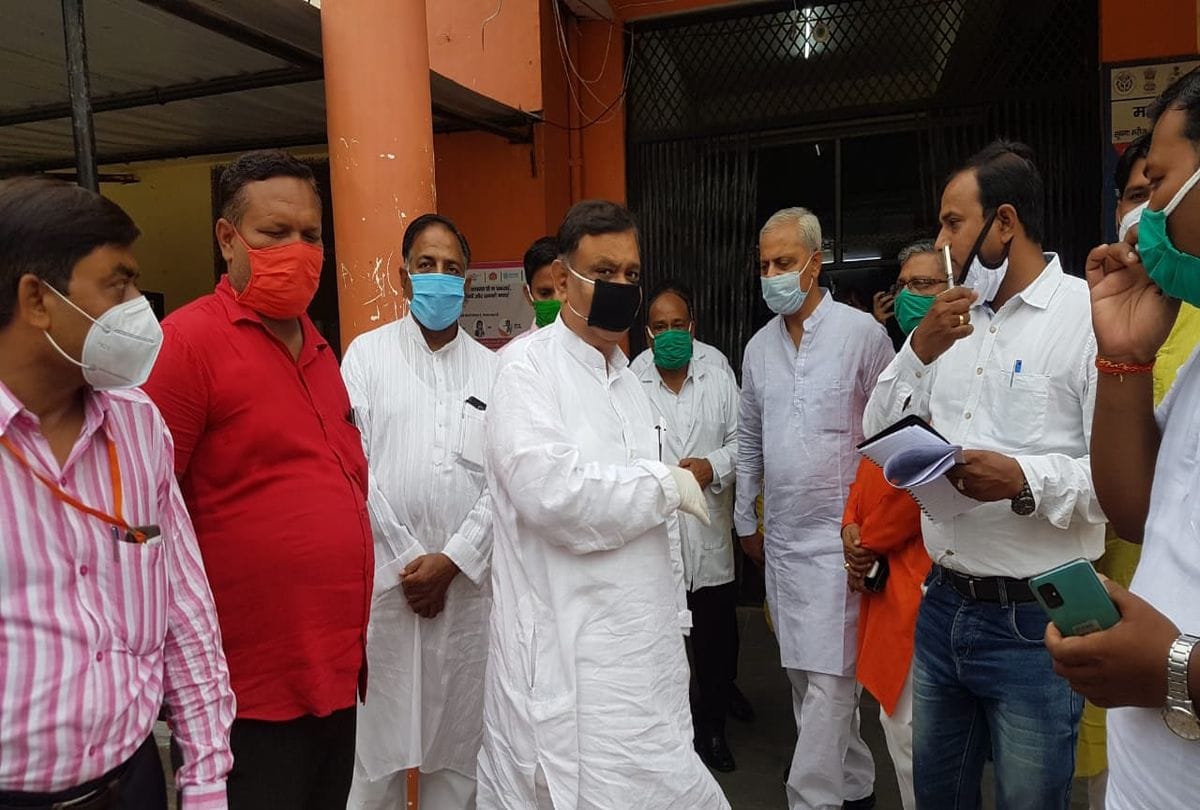 minister of state atul garg inspected the district hospital mainpuri