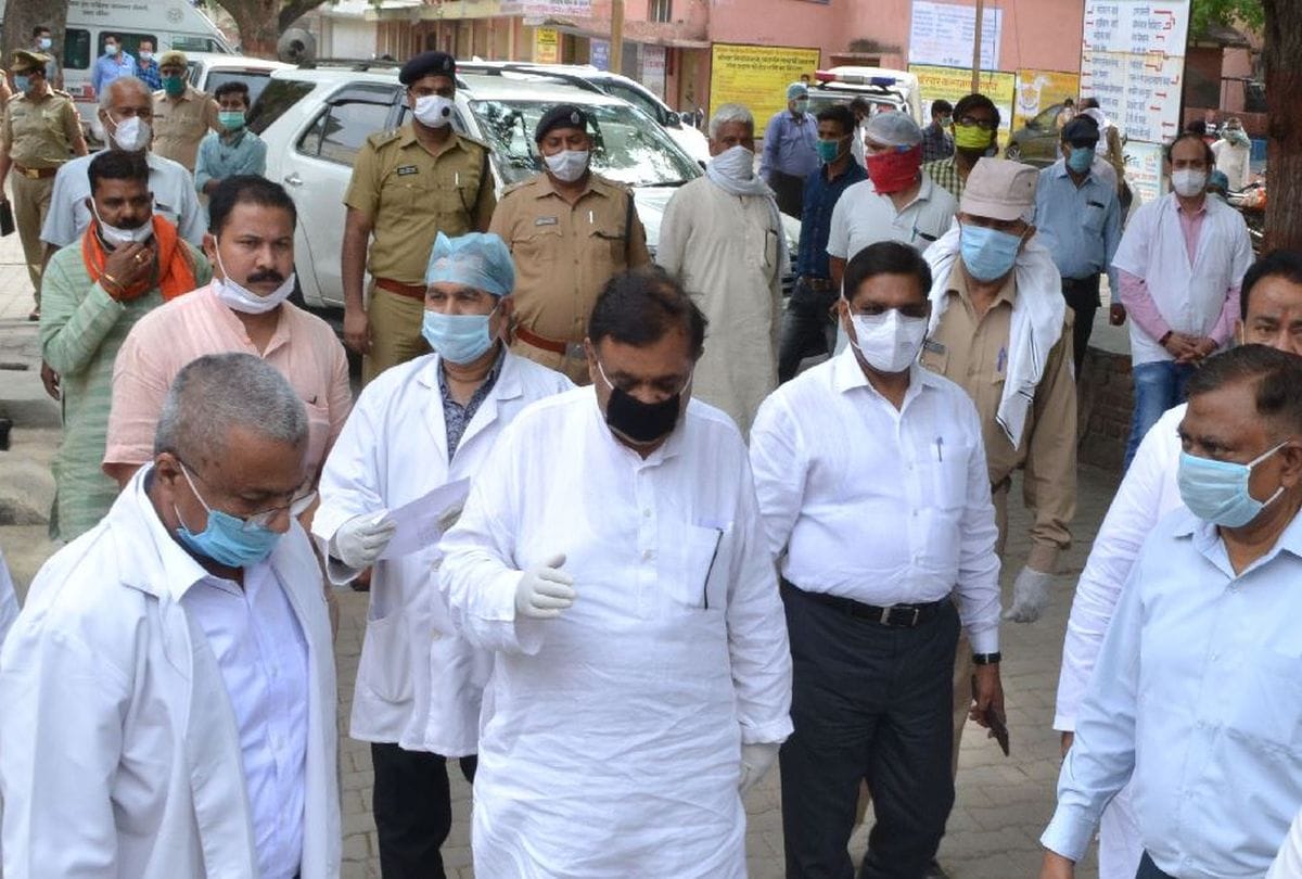 Minister of State Atul Garg Inspection District Hospital In Etah