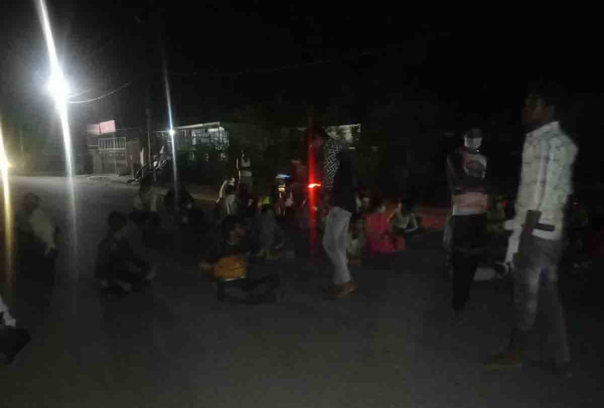 Kanpur dehat : Uproar over receiving bad food at Quarantine Center