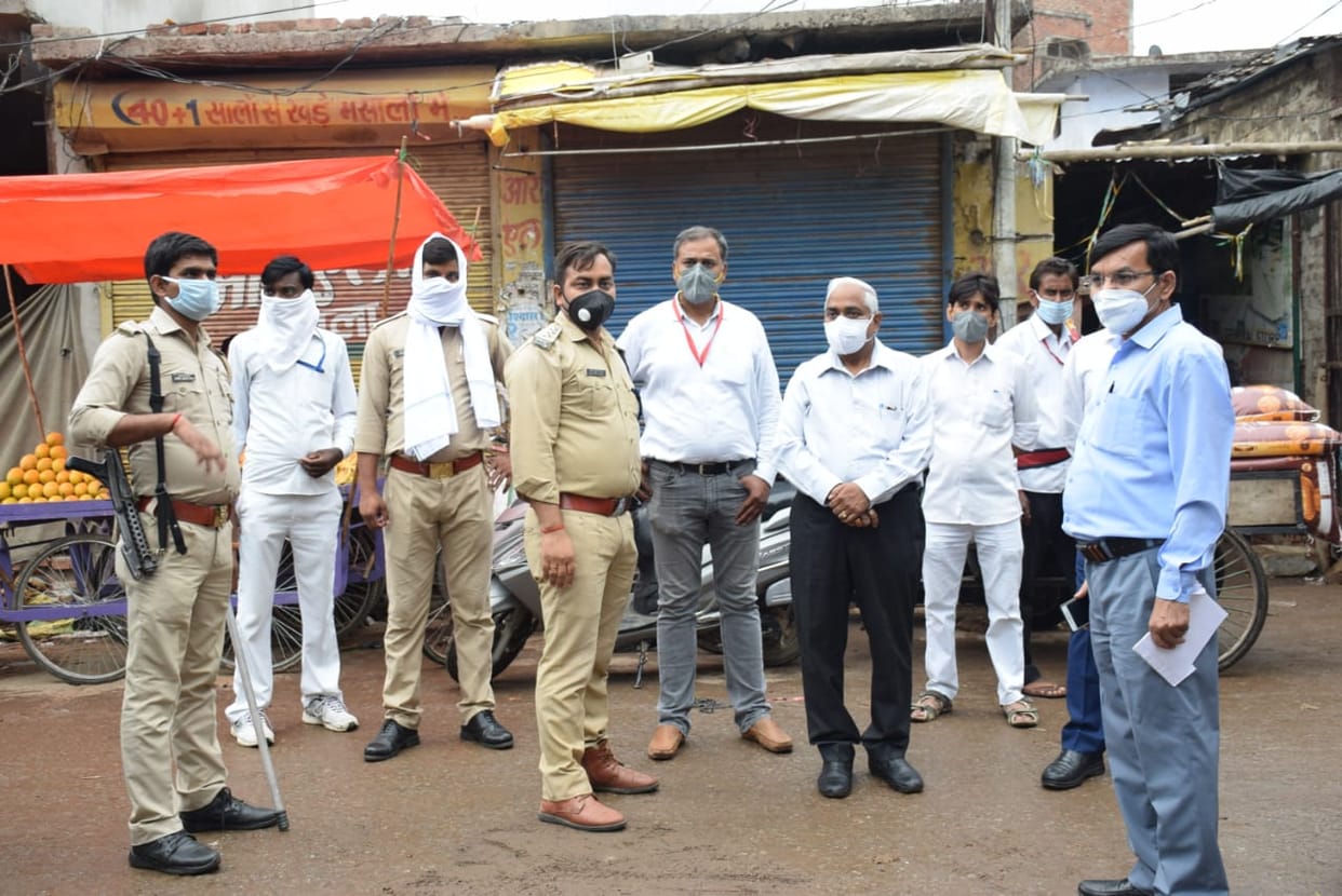 250 m area sealed in Paltan Bazar after the death of corona victim old age