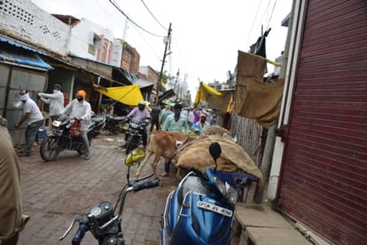 250 m area sealed in Paltan Bazar after the death of corona victim old age