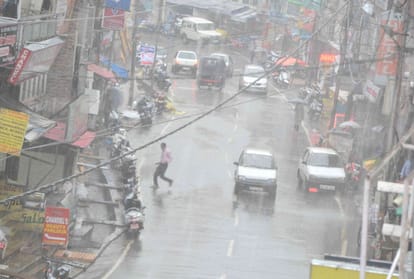 Snowfall in Rohtang, rain in Shimla, Orange alert for two days