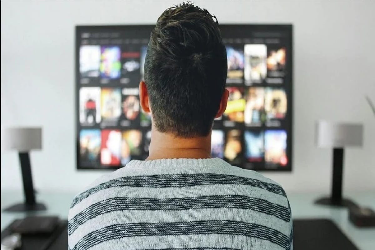 the reason why you should not sleep with your tv on sleeping while watching tv disadvantages