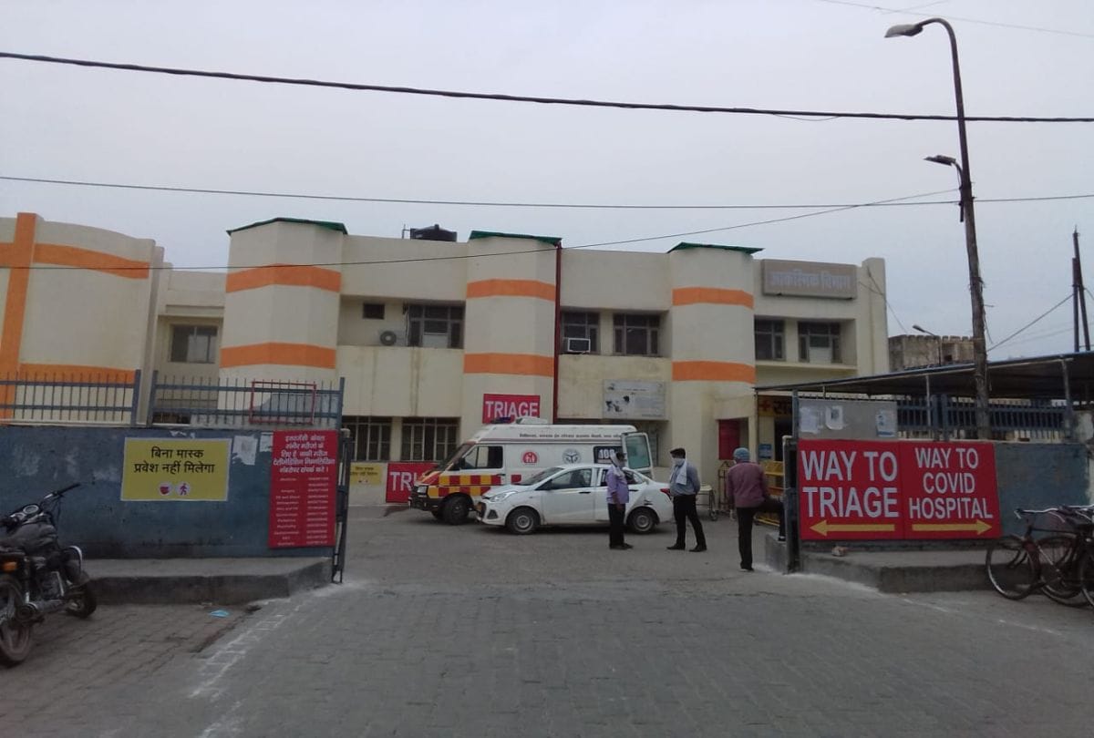Fever cough patients increased due to weather fluctuations in agra