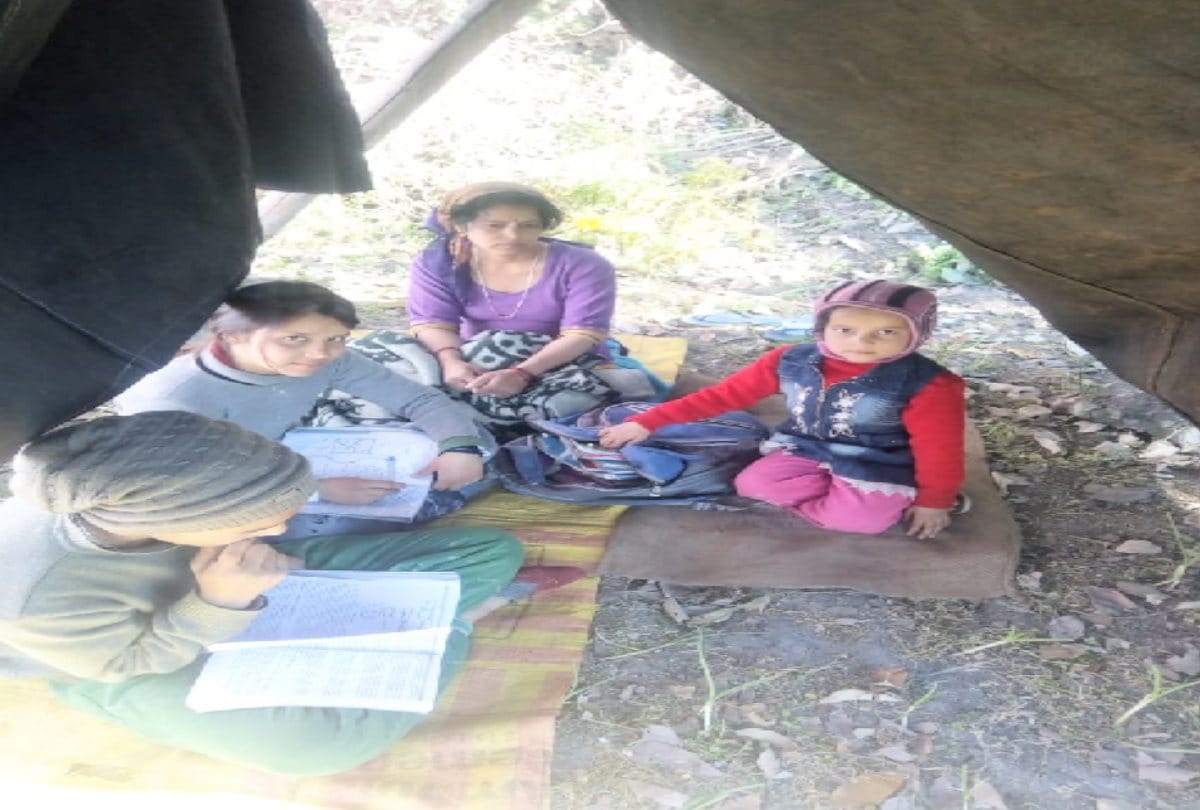 A woman living in a tent with children for three months, read the entire matter