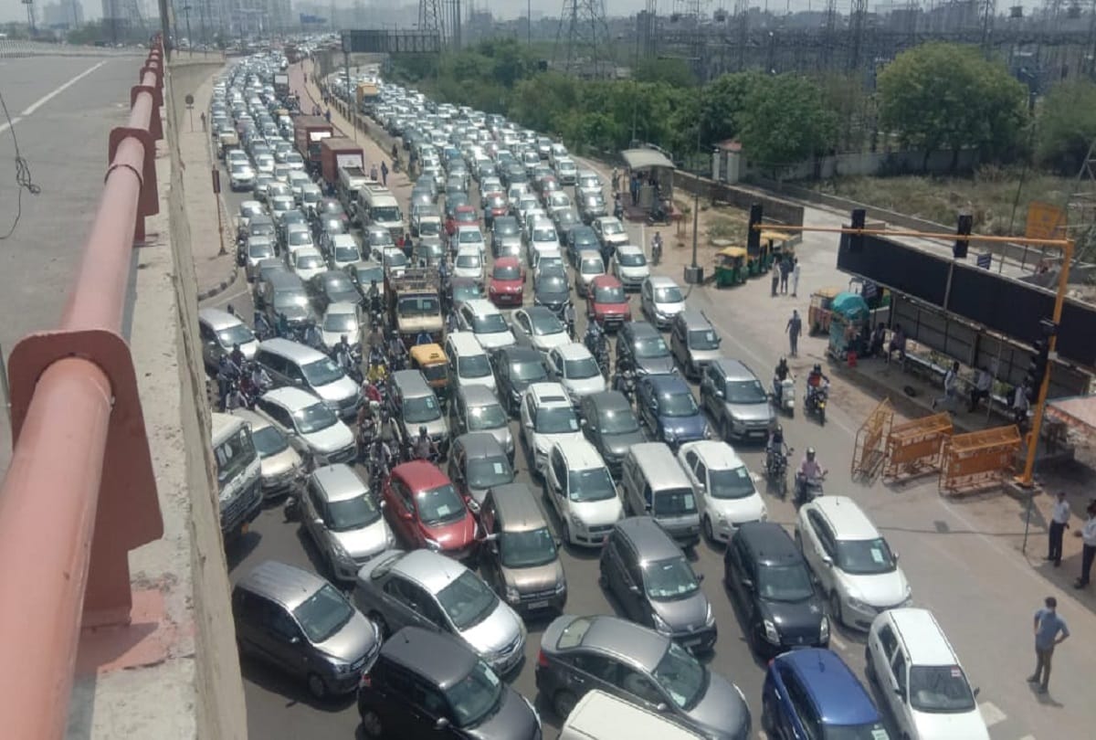 Lucknow highway jammed for seven hours near Faridpur Lucknow highway jammed for seven hours near Faridpur