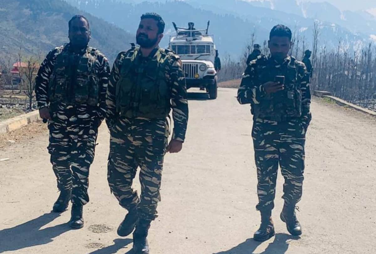role of Assistant commandant Vidyanidhi Sarvesh Tripathi in arresting Four terrorists of Jaish