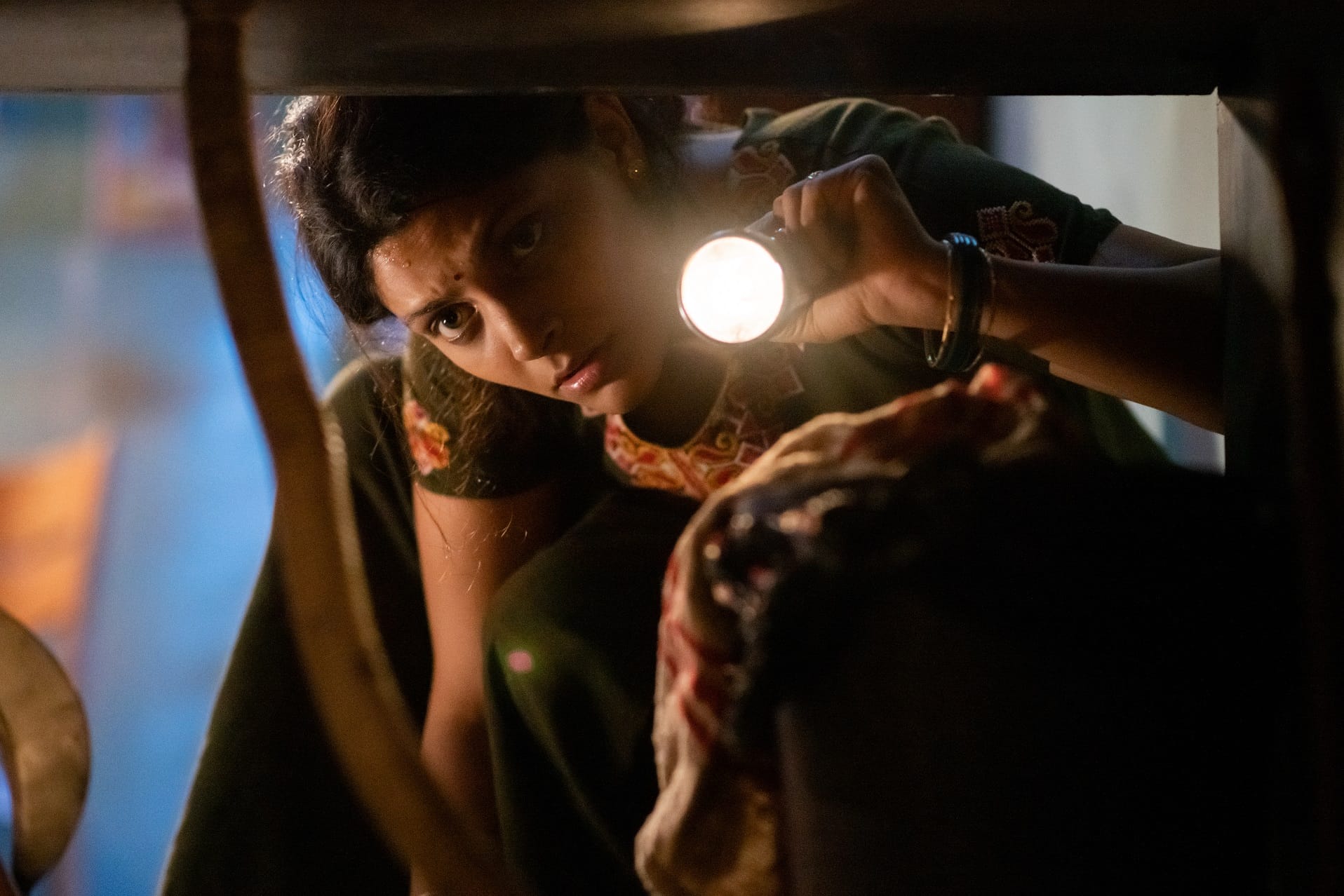 Choked Netflix review by Pankaj Shukla cast Anurag kashyap saiyami kher roshan Mathew amruta subhash