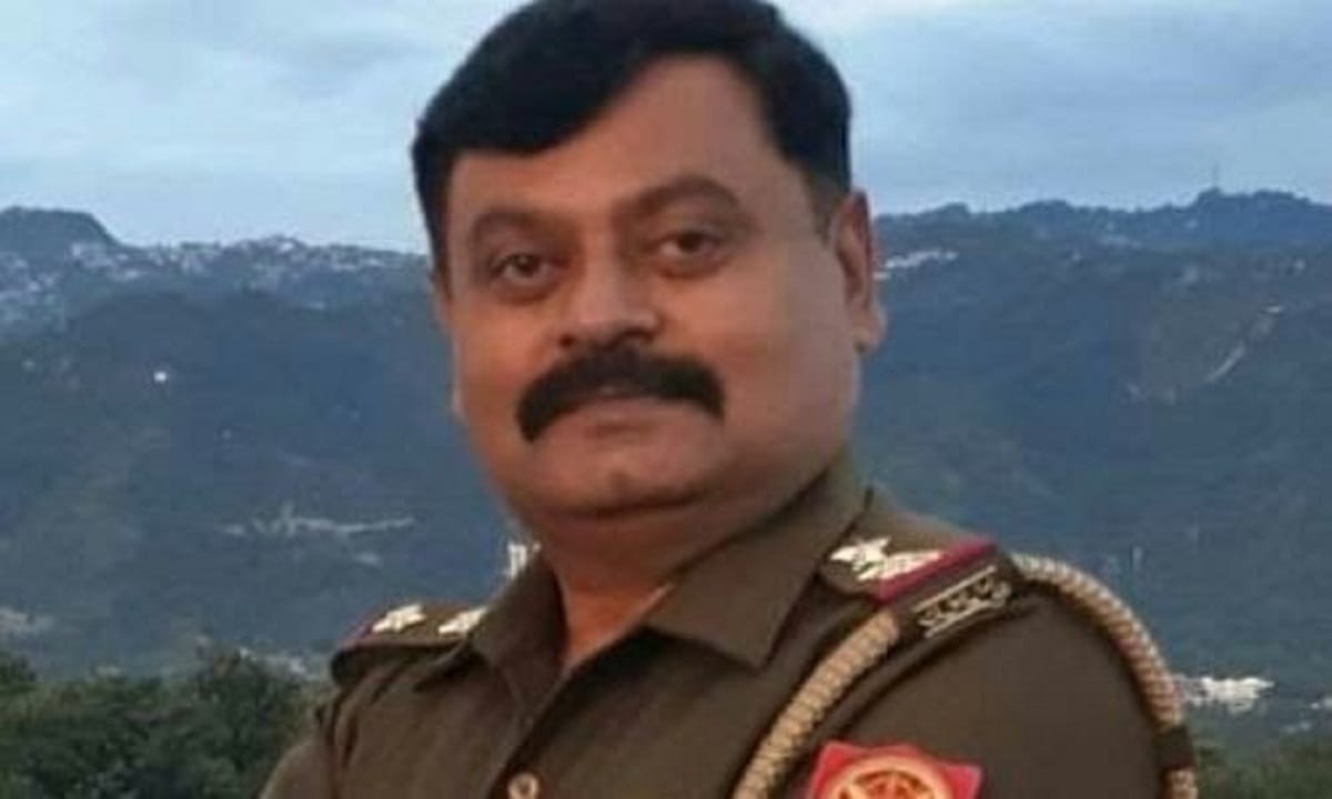 policemen saddened after the death of Inspector Samarjeet