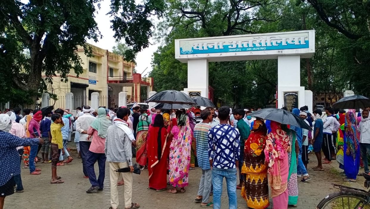 Villagers agitated over dumping of garbage in the village, siege of police station