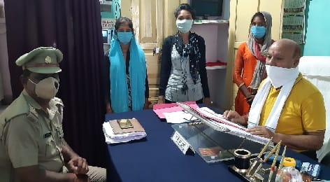 Police halts the marriage of two twin minor sisters