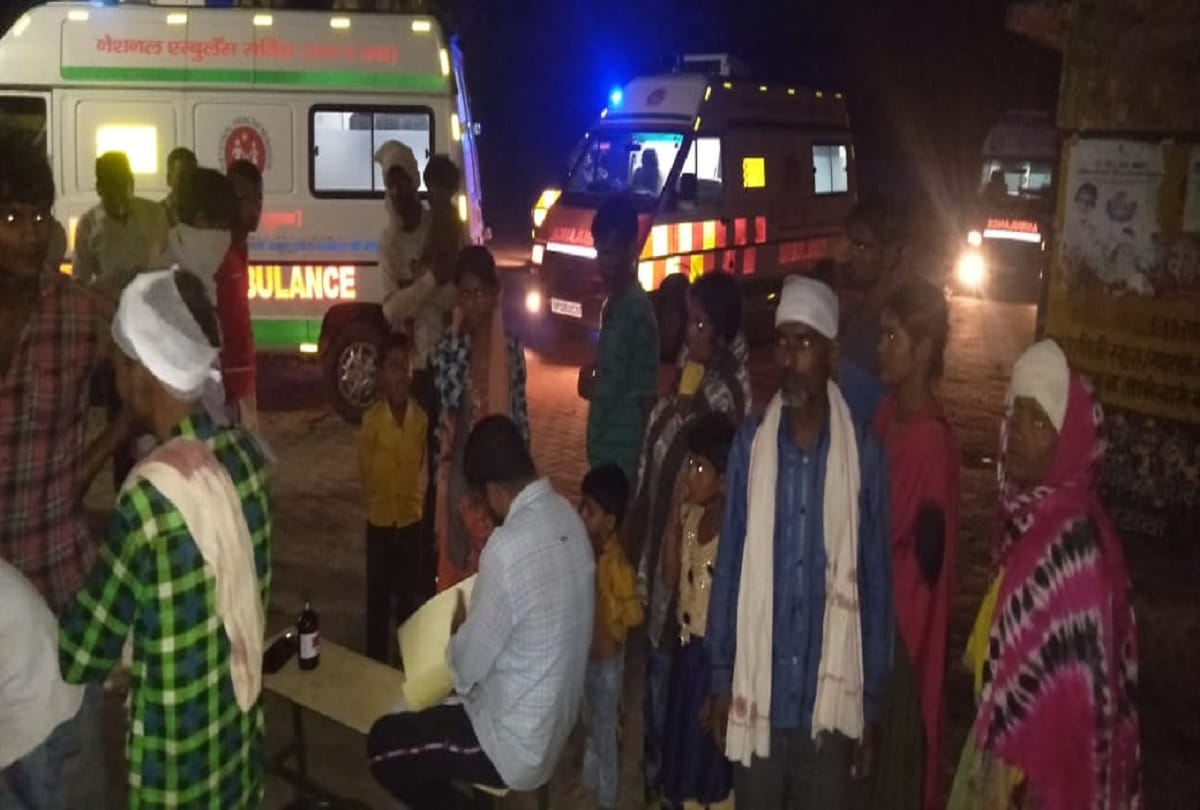 Bus of workers fell into the pit Three dozen injured in Etawah
