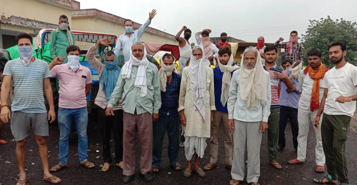 Demonstration of angry farmers due to non-purchase of wheat
