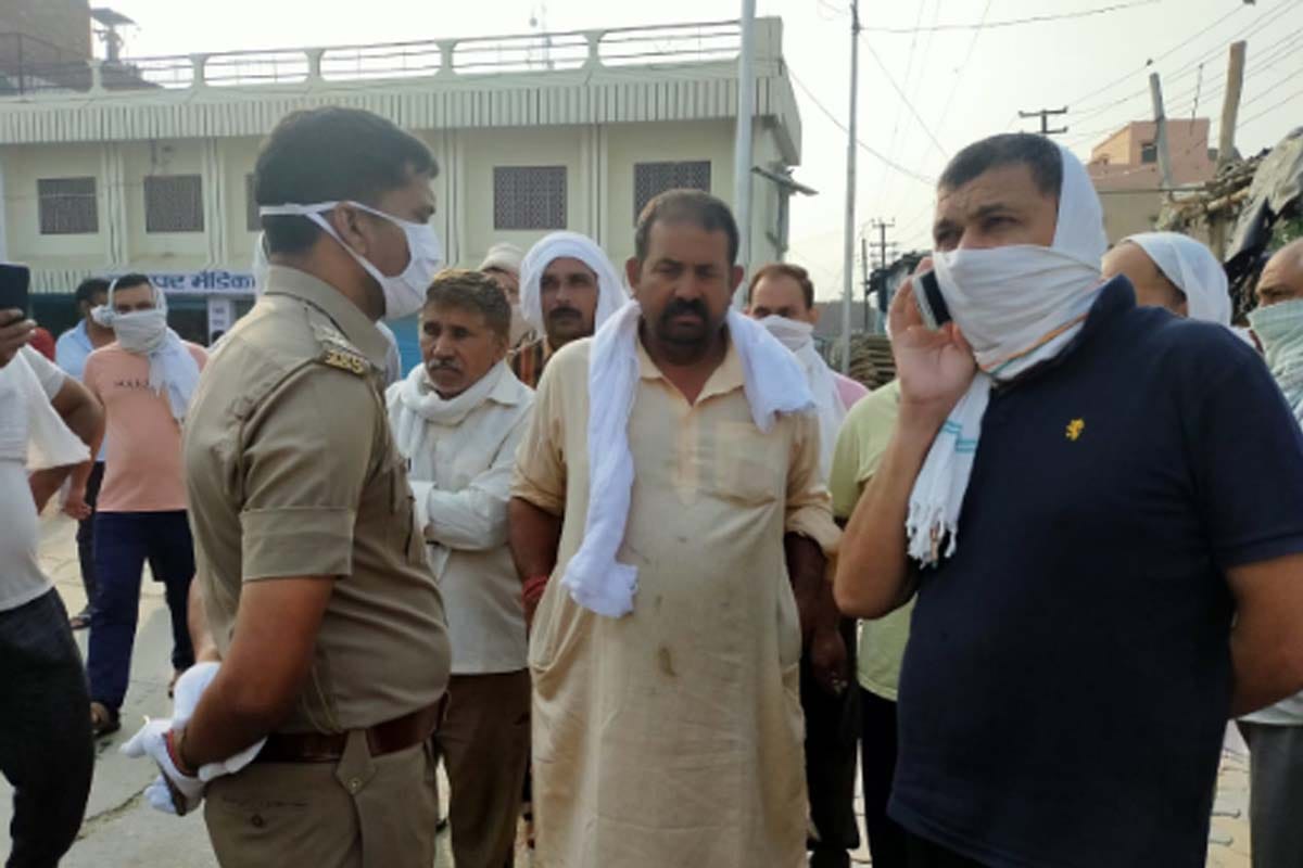 Sugarcane farmer suicide in Muzaffarnagar: Villagers refuse to cremate the body, serious allegations against mill management