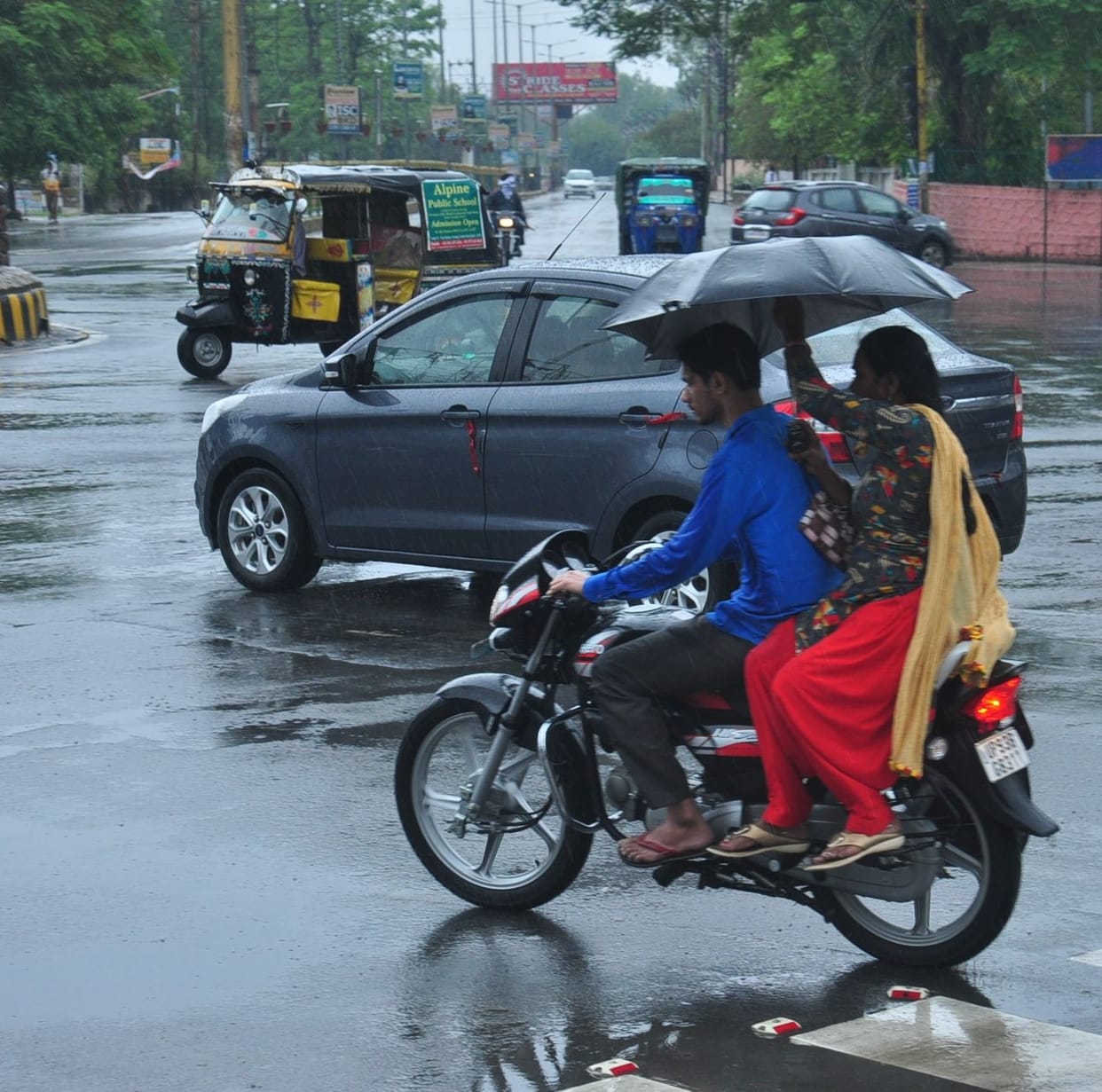 all day heaving rain in jhansi