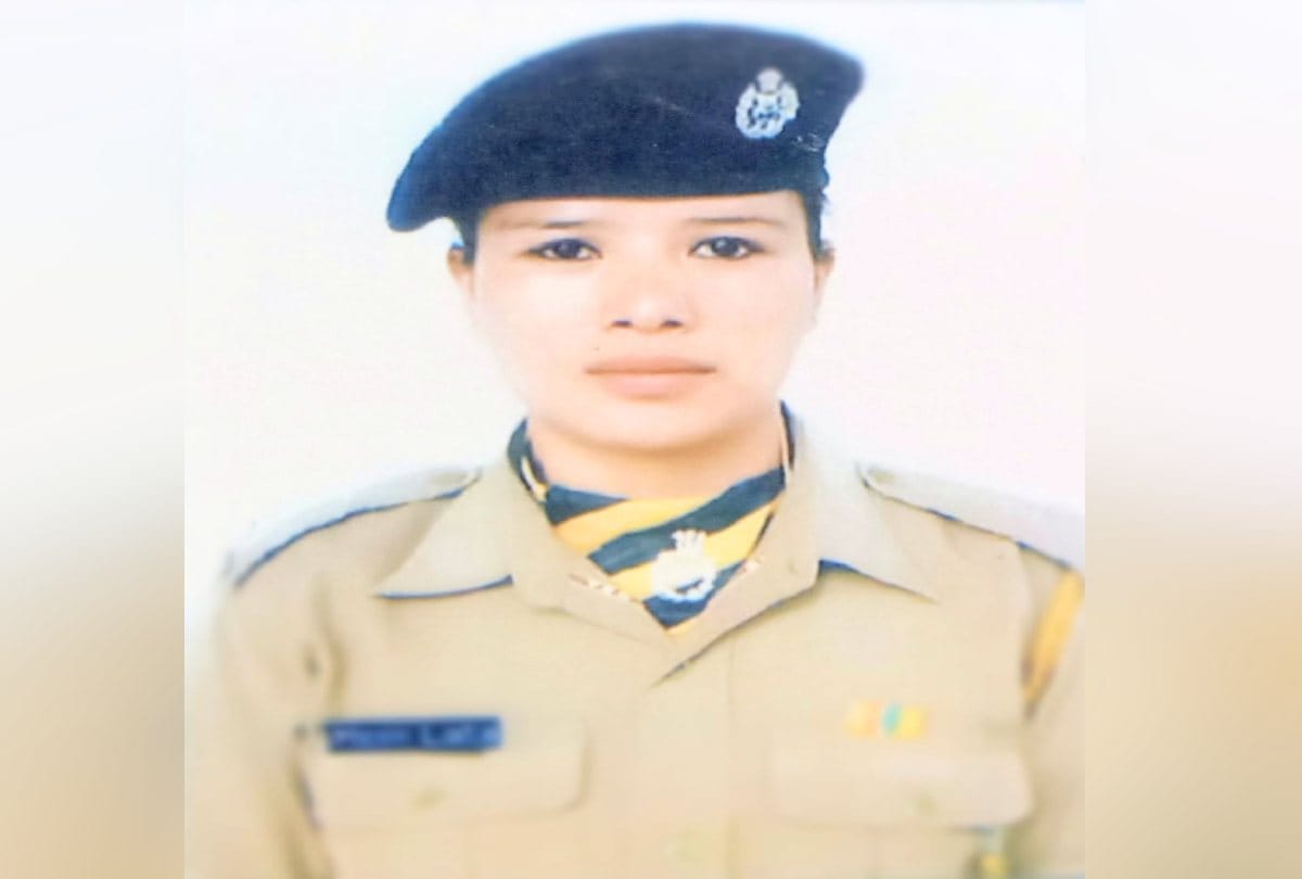 Leaving one-year-old son with grandmother, constable  som Lata performing her duty