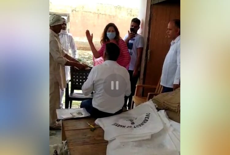 Tiktok Star BJP Leader Sonali Phogat Slaps Market Committee Secretary