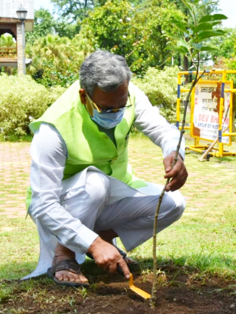world environment day 2020: uttarakhand cm tree plantation today